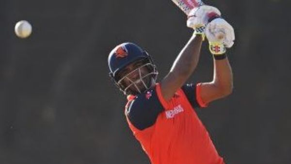 సూపర్ ఓవర్‌లో 4,6,4,6,6,4: పసికూన చేతిలో మట్టికరిచిన విండీస్ వీరులు