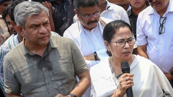 మమత బెనర్జీ- రైల్వే మంత్రి వాగ్వివాదం- ప్రమాద స్థలి వద్ద.. మీడియా ముందే