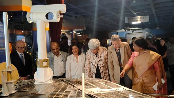 మార్స్ రోవర్ ఎలా పని చేస్తుందంటే..?- మ్యూజియంలో రెప్లికా ప్రదర్శన