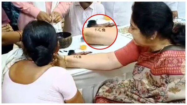 కేసీఆర్ పేరును పచ్చబొట్టుగా వేయించుకున్న మంత్రి సత్యవతి రాథోడ్: టాటూ వేసిందెవరంటే?