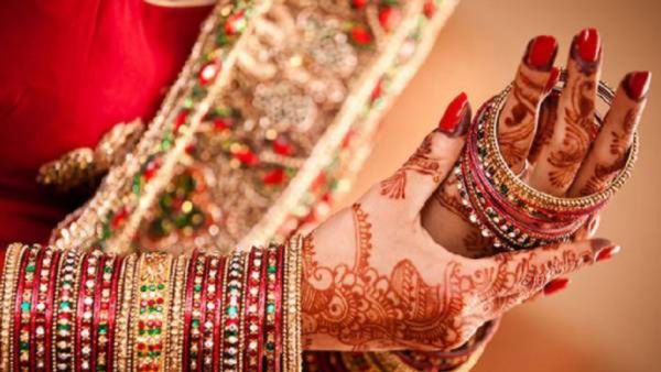 Viral Video: పెళ్లి ఆపి వధువును ఈడ్చుకెళ్లిన పోలీసులు.. వీడియో వైరల్..