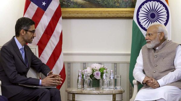 భారత్‌లో గూగుల్ గ్లోబల్ ఫిన్‌టెక్ ఆపరేషన్స్ సెంటర్, 10 బిలియన్ల పెట్టుబడి: మోడీపై సుందర్ పిచాయ్ ప్రశంసలు