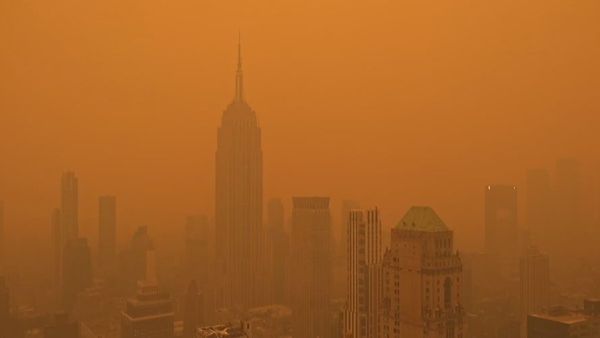 ఆరెంజ్ రంగులో ఆకాశం: న్యూయార్క్ సహా అమెరికా అంతటా