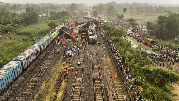 ఒడిశా రైలుప్రమాదం: బాలాసోర్ ప్రమాద స్థలానికి సీబీఐ బృందం; దర్యాప్తుపై ఉత్కంఠ!!