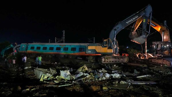 ఆ 141 మంది తెలుగు వారి ఆచూకీ ఎక్కడ - పెరుగుతున్న ఆందోళన..!!