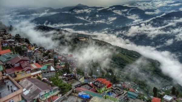 వర్షాకాలం.. సూపర్ వెదర్.. ఈ బ్యూటీఫుల్ ప్లేసెస్ కు వెళ్ళండి!!