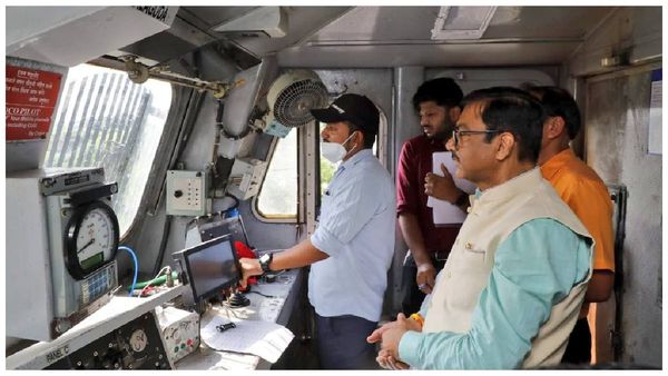 దక్షిణ మధ్య రైల్వే అప్రమత్తం: `శతాబ్ది` రైలింజిన్‌లో జీఎం ట్రావెల్- ట్రాక్ తనిఖీ