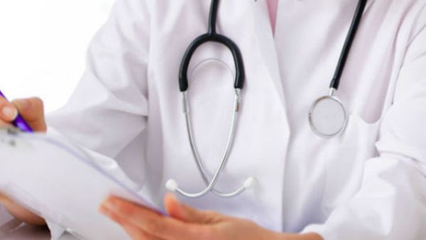 విషాదం: ఖమ్మంలో పెట్రోల్ పోసుకుని వైద్య విద్యార్థిని మానస ఆత్మహత్య