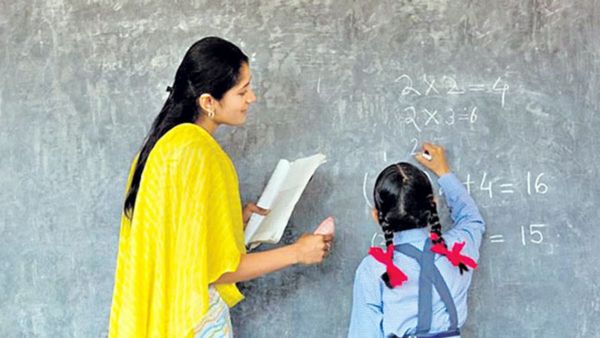 కస్తుర్బా స్కూల్స్‌లో 1358 టీచర్ పోస్టులు: దరఖాస్తుల గడువు పొడిగింపు