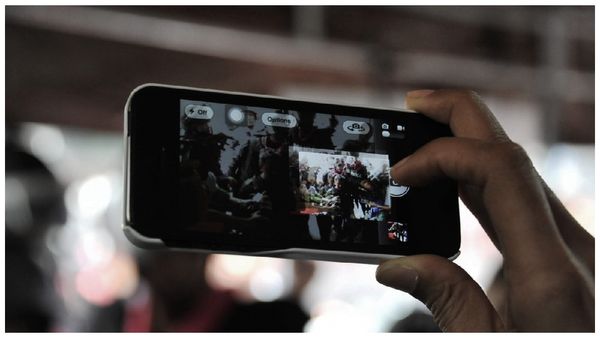 తండ్రి అరాచకాల వీడియోలు రికార్డు చేసిన కొడుకు, మైనర్ అమ్మాయితో మస్త్ మజా !