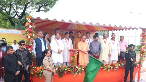 Yogi Adityanath : యోగీ ఆదిత్యనాథ్ రికార్డు- నోయిడాలో ఒక్కరోజులో 124 ప్రాజెక్టుల ప్రారంభం..