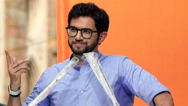 మహారాష్ట్ర సీఎం ఏక్ నాథ్ షిండే పదవి అవుట్ ? ఆదిత్యథాక్రే మరో సంచలనం..