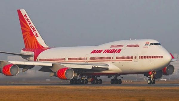 Air India: ఎయిరిండియా అధికారిపై ప్రయాణికుడి దాడి..