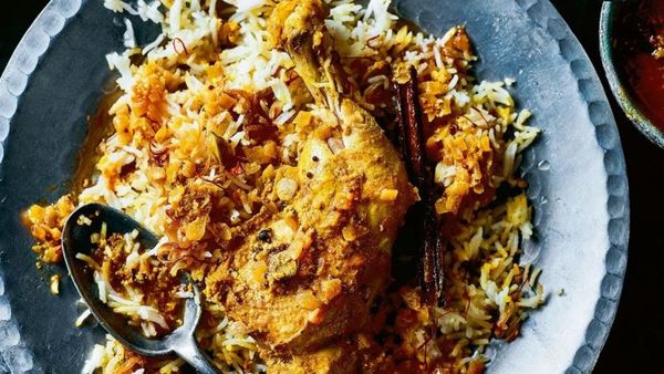 వెజ్ బిర్యాని ఆర్డర్ చేస్తే లెగ్ పీస్ లతో సహ బిర్యాని వచ్చింది. పూజలు చేసే !