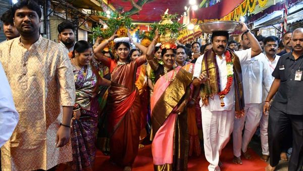 ఘనంగా ప్రారంభమైన లష్కర్‌ బోనాలు - పోటెత్తిన భక్తులు..!!