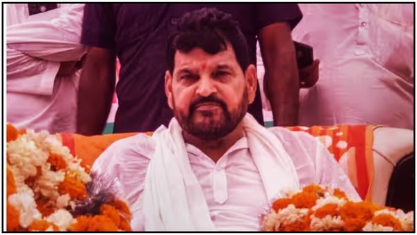 కీచక బ్రిజ్ భూషణ్ కు ఢిల్లీ కోర్టు సమన్లు- రెజ్లర్లపై లైంగిక వేధింపుల వ్యవహారంలో ఆదేశాలు..