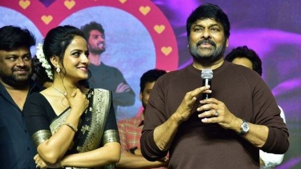 బేబీ మెగా కల్ట్ సెలబ్రేషన్స్: వైష్ణవి చైతన్య, చిరంజీవి వ్యాఖ్యల వీడియోలు వైరల్!!