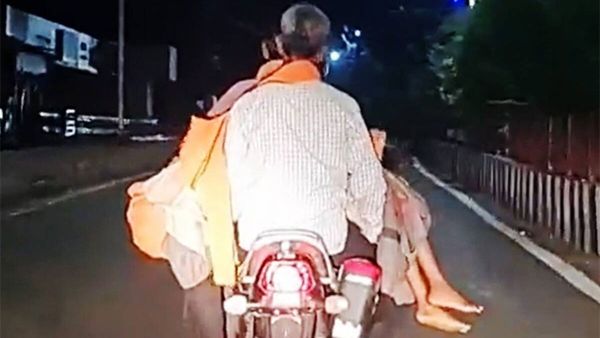 Madhyapradesh: మంటగలిసిన మానవత్వం.. తోపుడు బండిపై బాలుడి మృతదేహం..