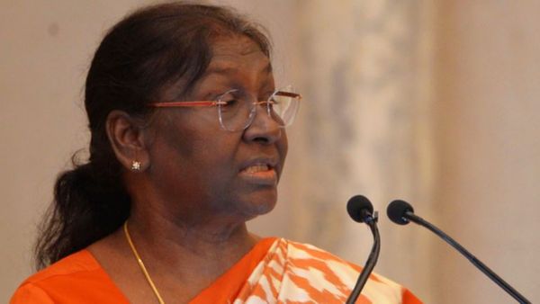 సత్యసాయి యూనివర్శిటీకి రాస్ట్రపతి. నందిహిల్స్ లోకి నో ఎంట్రీ, గోపిచంద్ కు !