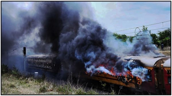 ఫలక్ నుమా ప్రమాదం, 7 కోచ్ లు దహనం- పలు రైళ్ల రద్దు, దారి మళ్లింపు..!!