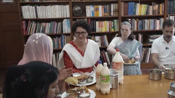 రాహుల్‌కు పెళ్లి చేద్దామా?: మహిళా రైతుతో సోనియా గాంధీ ఏమన్నారంటే?