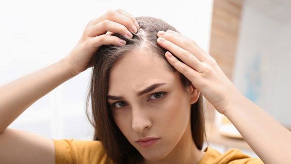 health tips: మీ జుట్టును నాశనం చేస్తున్న చుండ్రు సమస్యను వదిలించుకోండిలా!!