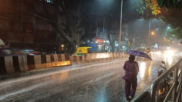 బెంగళూరులో వానలు, కర్ణాటకలో గ్యాప్ లేకుండా కురుస్తున్న వానలు, సెలవులతో హ్యాపి !