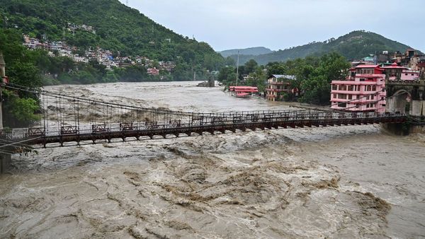 ఉత్తరాదిలో నాలుగోరోజూ వర్ష బీభత్సం-హిమాచల్, ఉత్తరాఖండ్ లో రెడ్ అలర్ట్-యుమున ఉగ్రరూపం