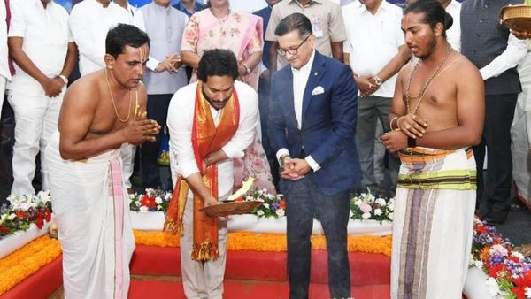 అన్నీ పక్కన పెట్టండి, బుర్రకెక్కించుకోండి - ఒబేరాయ్ హోటల్స్ కు జగన్ శంకుస్థాపన..!!