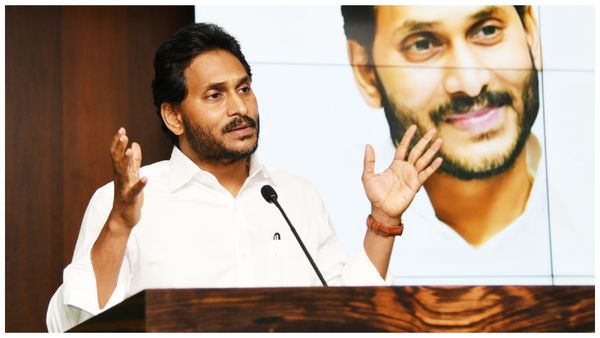 జగన్ కీలక ఆదేశాలు- ఇకపై కాలేజీలు, వర్శిటీల్లో ఏఐ, ఏఆర్, వీఆర్ కోర్సులు