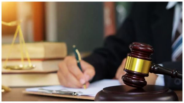 హైకోర్టులో అగ్రవర్ణ జడ్డీలకు పెద్దపీట-2018 నుంచి 75 శాతం నియామకాలు వారివేనన్న కేంద్రం..