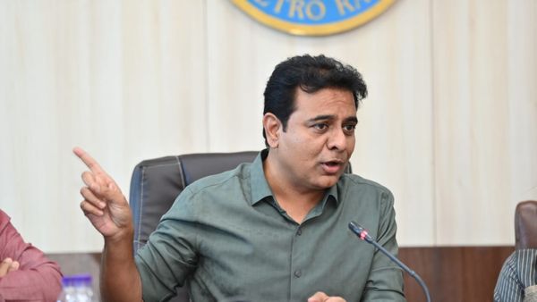 ప్రతిపక్షాలు అందులో బిజీ అంటూ మంత్రి కేటీఆర్ ఆసక్తికర ట్వీట్!!