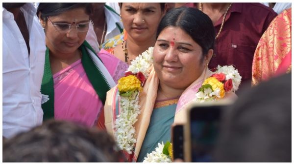 నన్ను చంపేస్తామని మాజీ ఎమ్మెల్యే బ్యాచ్ బెదిరిస్తోంది, అసెంబ్లీలో లేడీ ఎమ్మెల్యే ఫైర్ !