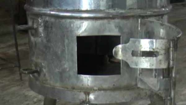 గుడిలో హనుమాన్ సాలిచా పారయణ చేస్తూ హుండిలో డబ్బులు లూటీ చేసిన భక్తుడు !