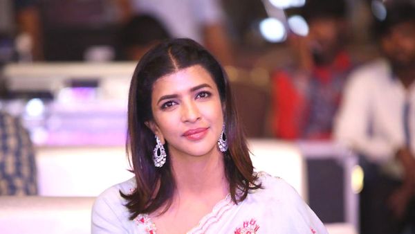 Manchu Lakshmi: హాలీవుడ్‍లో ఉంటే ఎక్కడికో వెళ్లేదాన్ని.. నిహారిక, బిందు మాధవి ఏం తప్పు చేశారు.. మంచు లక్ష్మి
