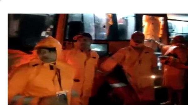 రాత్రివేళ ములుగు జలపాతం వద్ద చిక్కుకున్న 40 మంది పర్యాటకులు: రంగంలో ఎన్డీఆర్ఎఫ్