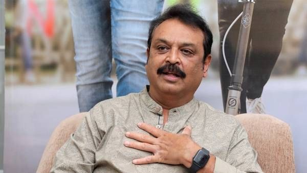 విడాకులివ్వను: రమ్య... రివాల్వర్ కావాలి: నరేష్