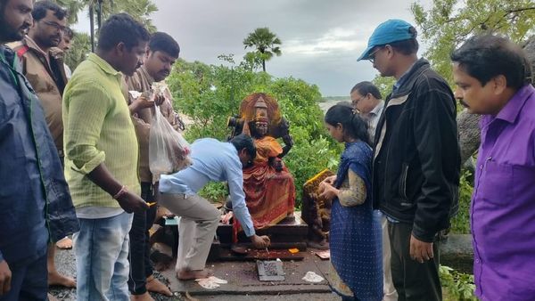 పాకాల సరస్సుకు శాంతి పూజలు.. నర్సంపేటలో ఉప్పొంగుతున్న చెరువులు!!