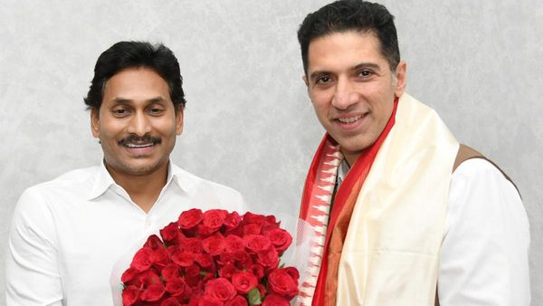 జగన్‌తో రహేజా భేటీ: విశాఖలో భారీ ప్రాజెక్ట్ శంకుస్థాపనకు ఆహ్వానం