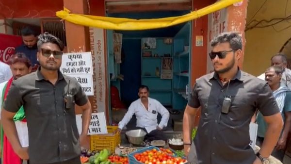 Tomato: టమాటాలకు రక్షణగా బౌన్సర్లు.. ఎక్కడంటే..!