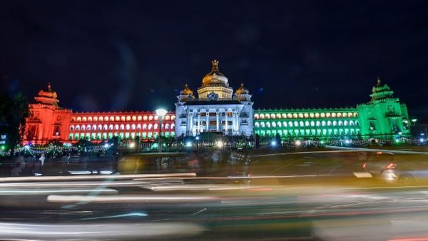 విధానసౌధ మీద డ్రోన్ లో ఎగరేశారు. జీపులో ఎత్తేసుకుని వెళ్లిన పోలీసులు, నోఫ్లైజోన్ !