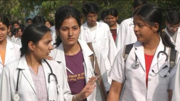 తెలంగాణ మెడికల్ కాలేజీల్లో ప్రొఫెసర్, అసిస్టెంట్ ప్రొఫెసర్ పోస్టులు: భారీగా జీతం, అప్లై చేయండి