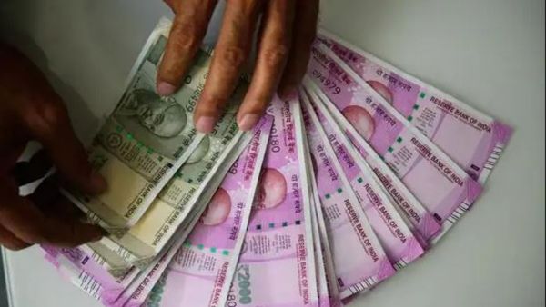 రూ. 2 వేల నోట్లు బ్యాన్, కాంట్రాక్టర్ భారీ డీల్, తిరుపతిలో పంగనామాలు పెట్టి !