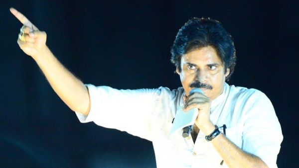 పవన్ కల్యాణ్ కు మహిళా కమిషన్ నోటీసులు..!!