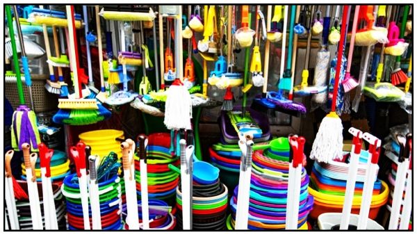 పైకి ప్లాస్టిక్ వ్యాపారం, లోపల మాత్రం ?, రూ. కోట్లలో సంపాధిస్తున్న వ్యాపారి అందర్ !