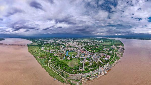 భద్రాచలం వద్ద ఉగ్ర గోదావరి- రెండో ప్రమాద హెచ్చరిక: ఏజెన్సీ గ్రామాలతో సంబంధాలు కట్..!!