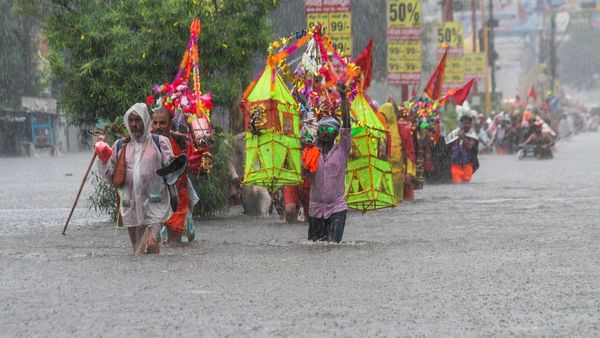 ఉసురు తీసిన భారీ వర్షాలు: 88 మంది మృతి