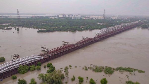Yamuna: ఇంకా ప్రమాదస్థాయిలోనే ప్రవహిస్తోన్న యమునా నది..
