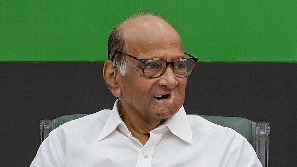 వెళ్లిపోయినోళ్ల భవిష్యత్ గురించి భయపడుతున్నా: శరద్ పవార్