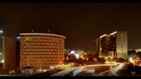 ప్రాణం తీసిన వేగం: హైటెక్ సిటీ ఫ్లైఓవర్‌ పైనుంచి ఎగిరిపడి యువతి మృతి